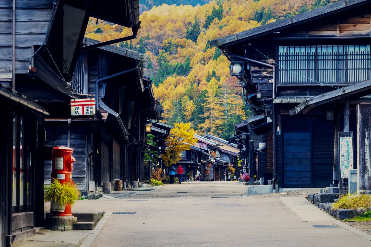 秋の木曽路・奈良井宿の紅葉。この旅の地点ではありません。